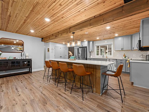 5th image of 3365 Howland Rd