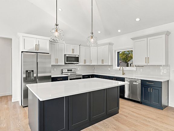 3rd image of 407 Jerelyn Ct