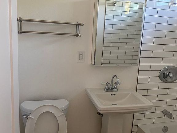 5th image of 150 E 21st St #10348279