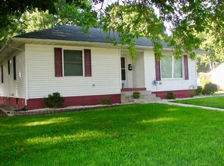 414 E Columbia St, Arthur, IL 61911