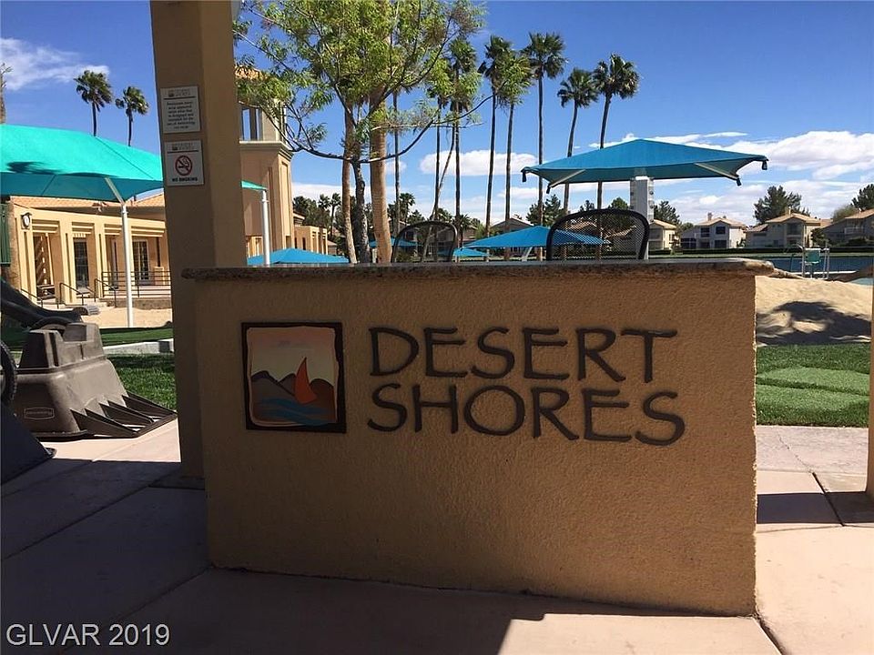 Lovely Desert shores with 2 man made lakes, sand volley ball courts, paddle boats.