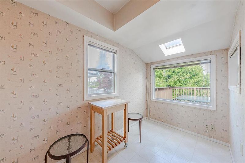 Vancouver House for rent - 4 Bedrooms — photo 16