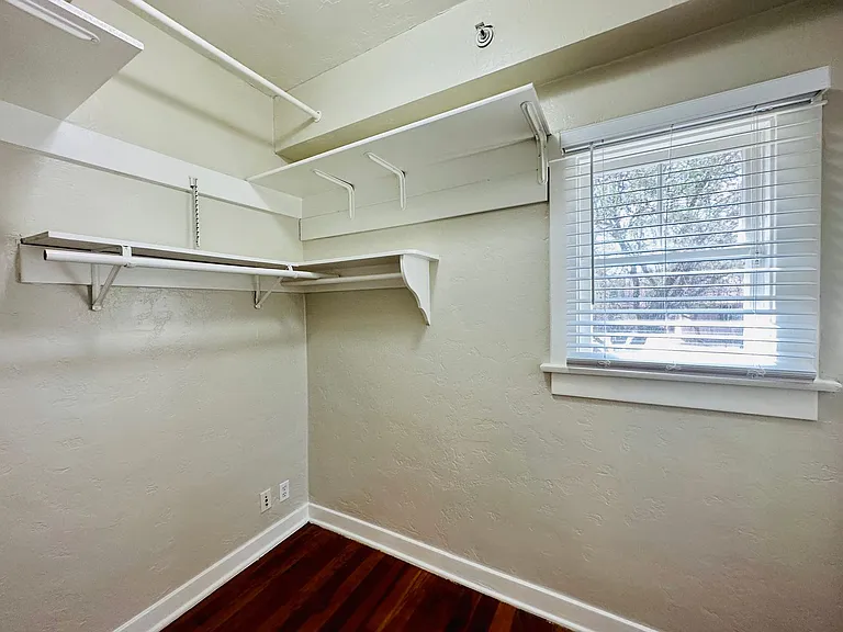 Don Martin Historic Apartments! — Photo 21