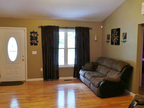 4-Front Entry into Living Room