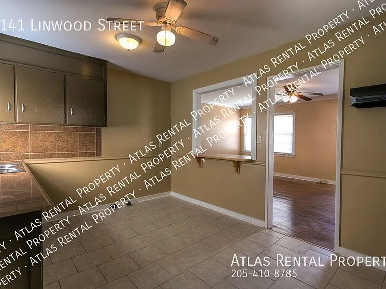 1141 Linwood St — Photo 9