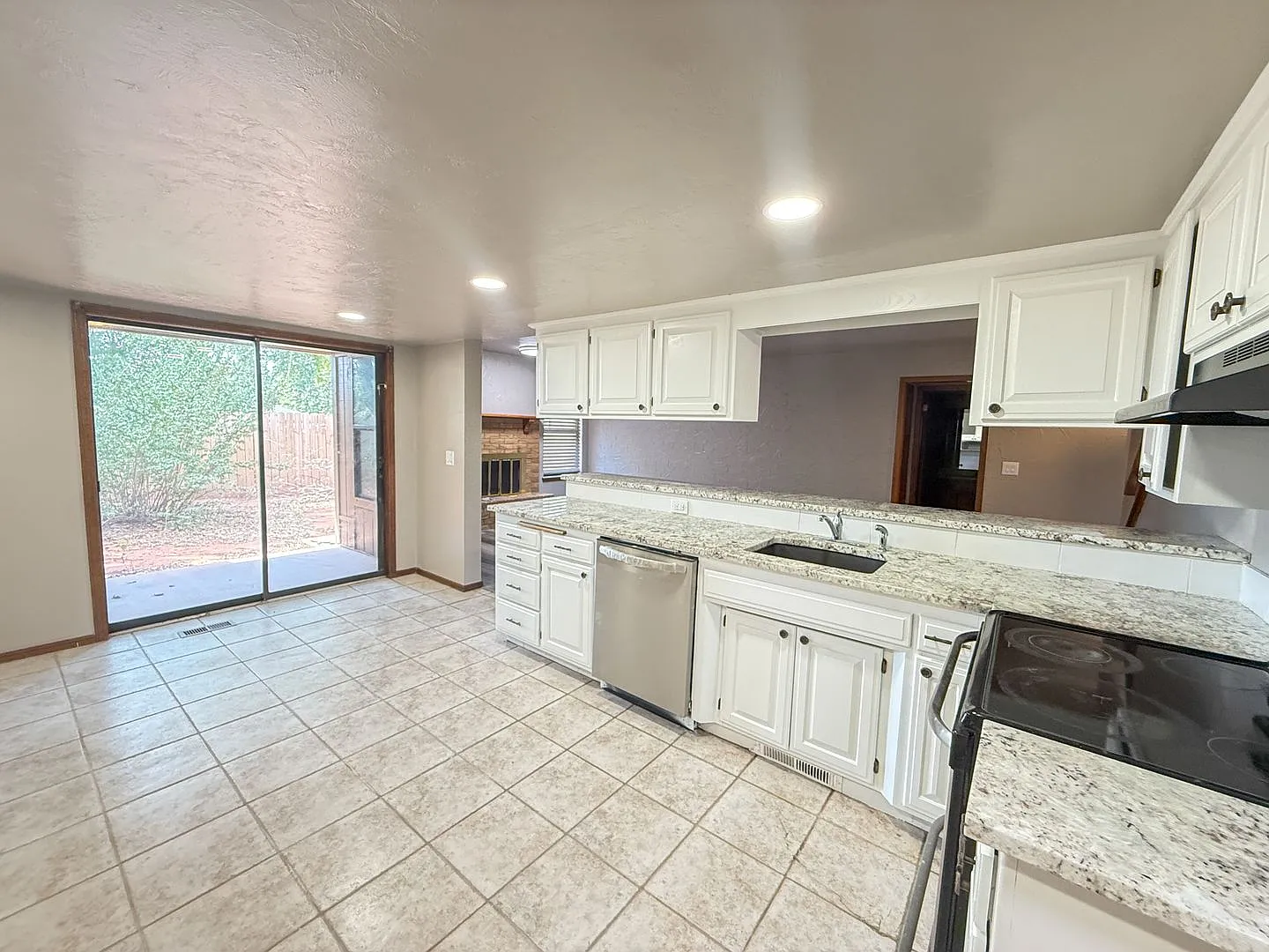 Charming Edmond Home Near 2nd & Santa Fe! — Photo 3
