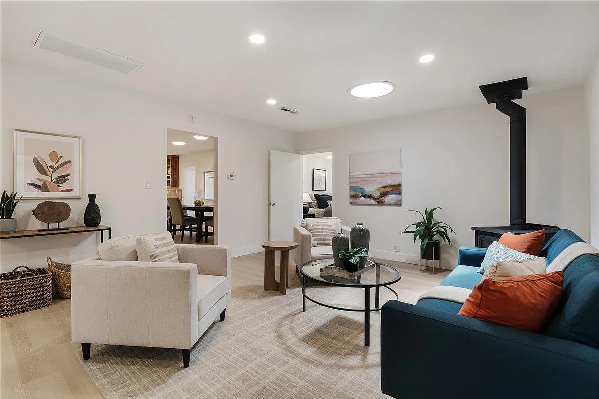 3 bed, 1450 sqft, $4,350 — Photo 3