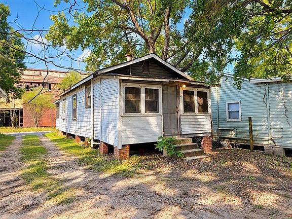 3rd image of 1211 Kentucky St