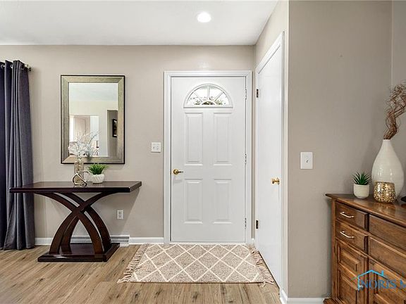 4th image of 684 Northfield Dr