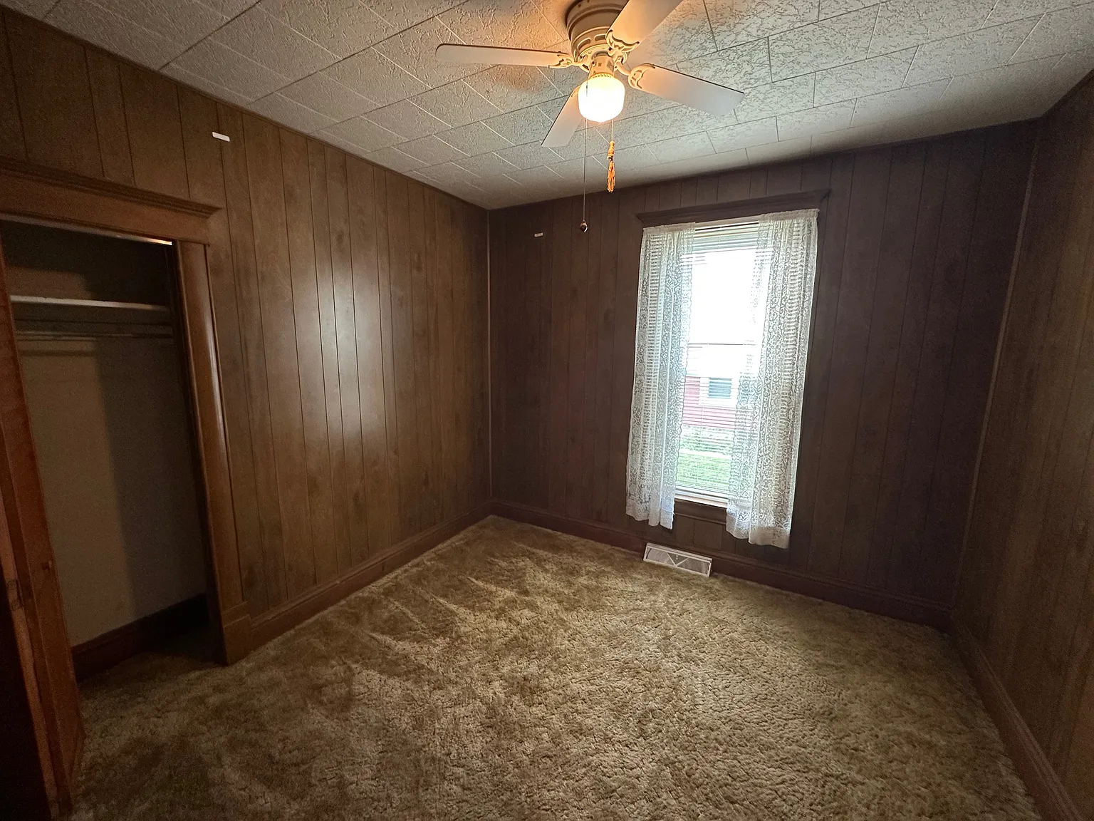 420 N Pleasant St photo 1
