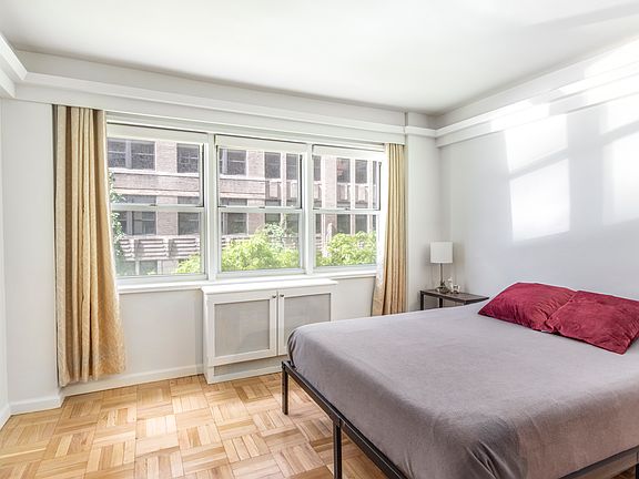 4th image of 321 E 45th St APT 5E