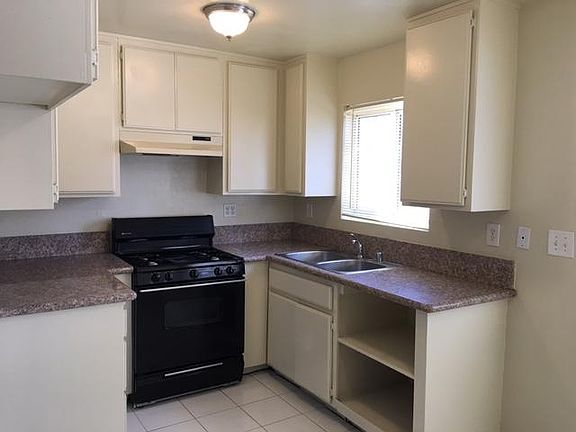 5th image of 4542 Huddart Ave