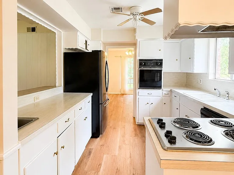10223 Knoboak Dr — Photo 3