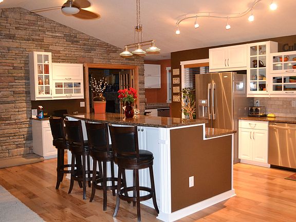 4th image of 120 Loretta Ln