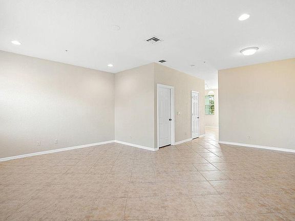 5th image of 249 E Bay Cedar Cir