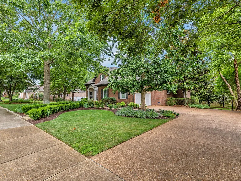 729 Harrow Ln — Photo 43