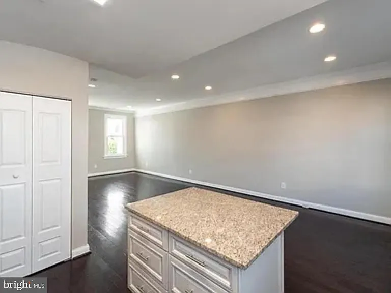 465 Luray Pl NW — Photo 18