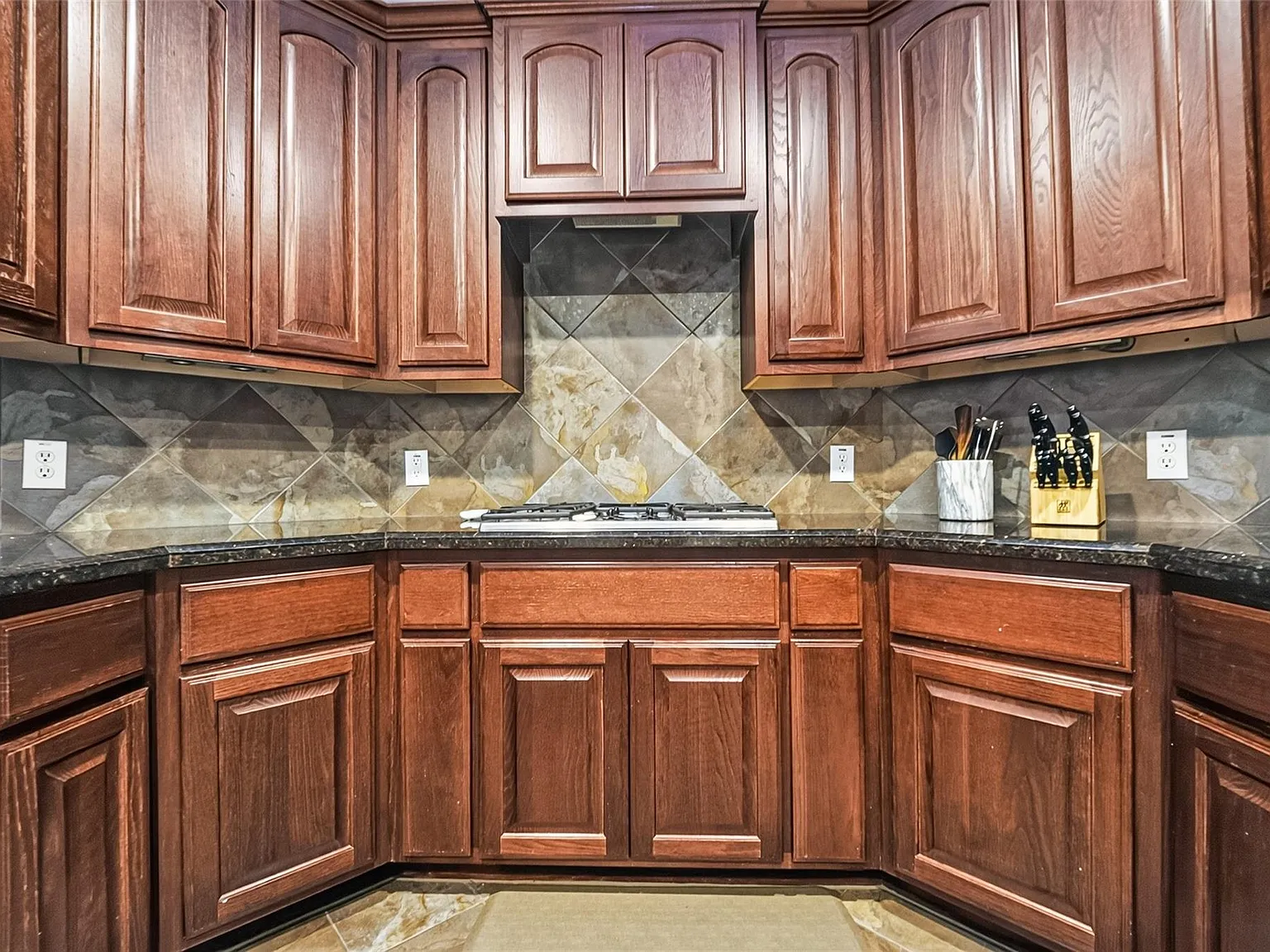 3 bed, 2.5 bath, 2621 sqft, $3,595 — Photo 3