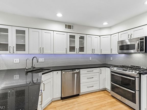 2nd image of 28 Raven Dr