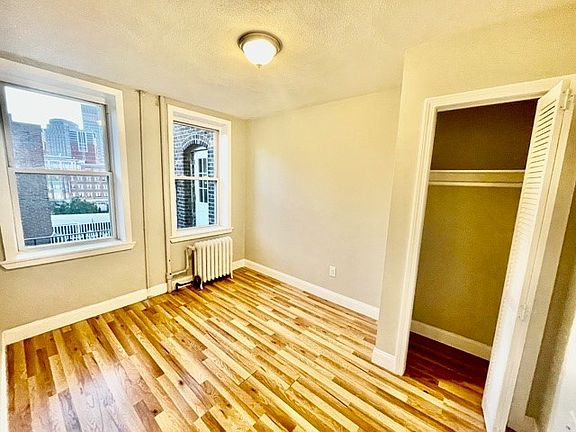 3rd image of 212 Hanover St #3