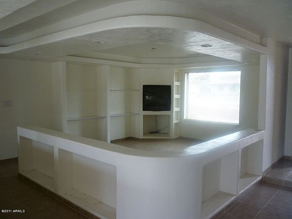 4th image of 360 E Campina Dr