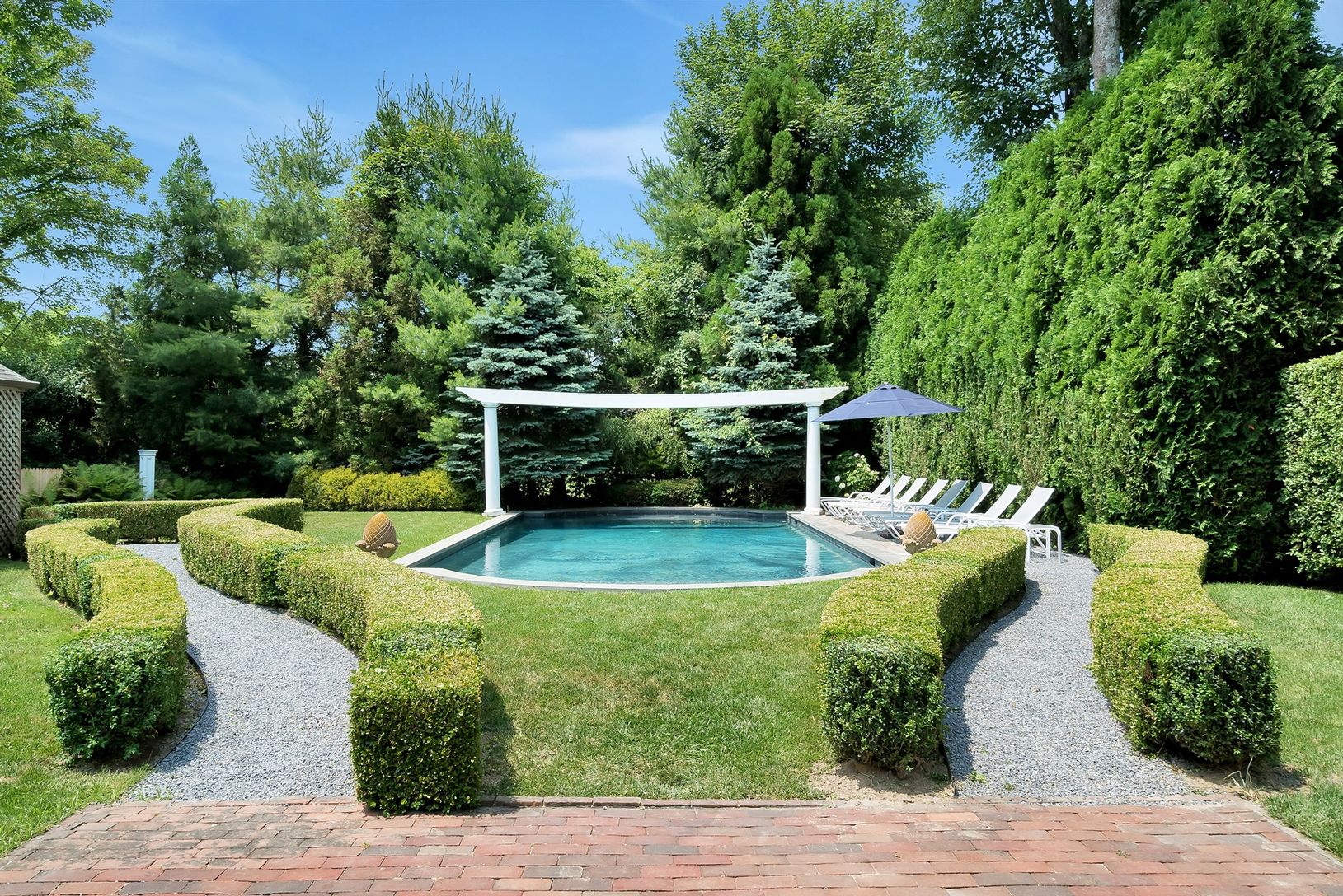  Pool area