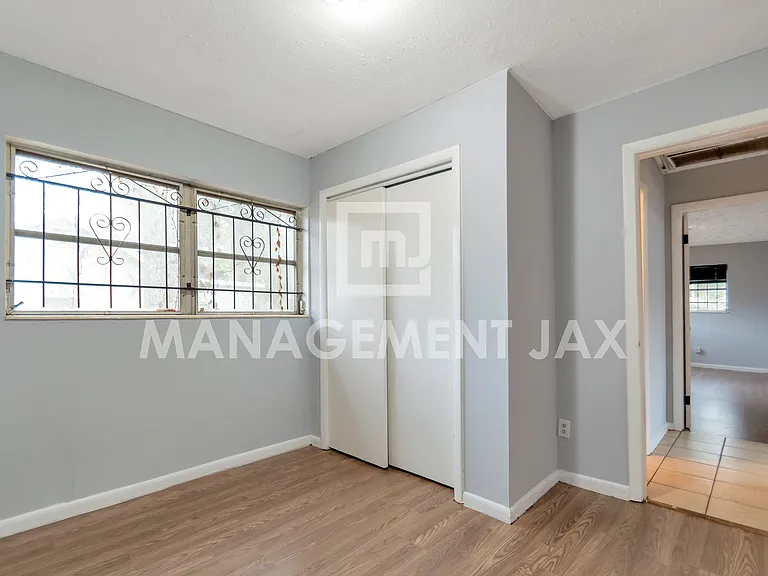 1464 W 6th St — Photo 12