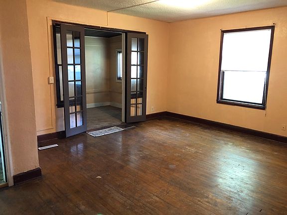 3rd image of 371 Smith Ave N #1