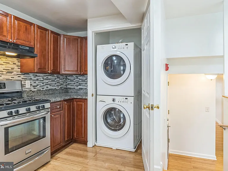 4220 Chestnut St #3 — Photo 4