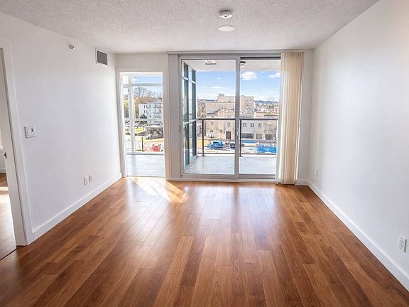 5th image of 2080 Broadway W #1