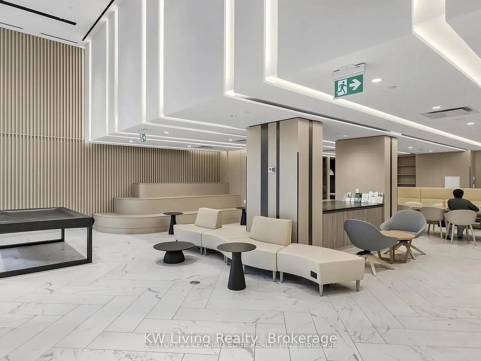 Central Condos — Photo 4