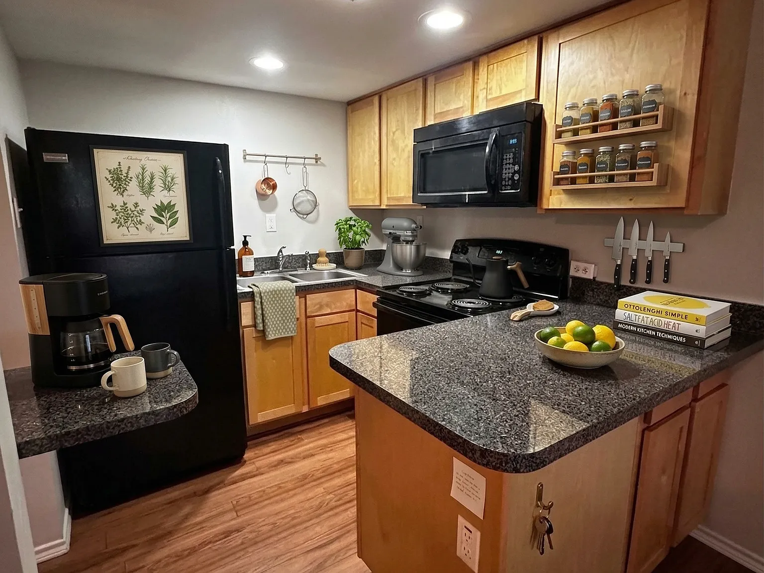 2 bed, 735 sqft, $1,395 — Photo 1