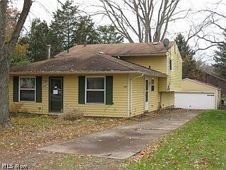 3rd image of 9888 Emerson Dr