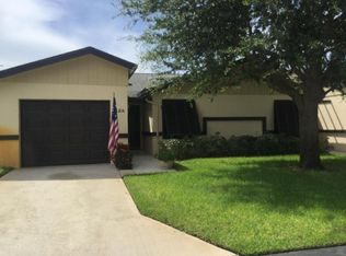 12 Ridgepointe Dr #A, Boynton Beach, FL 33435