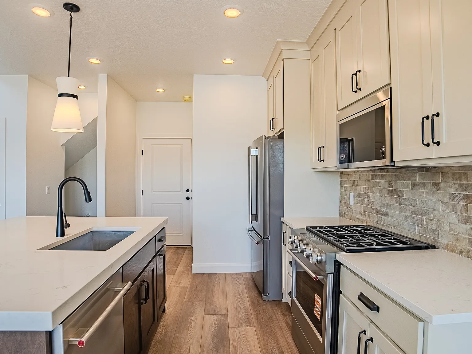 4 bed, 3.5 bath, 2076 sqft, $2,595 — Photo 4