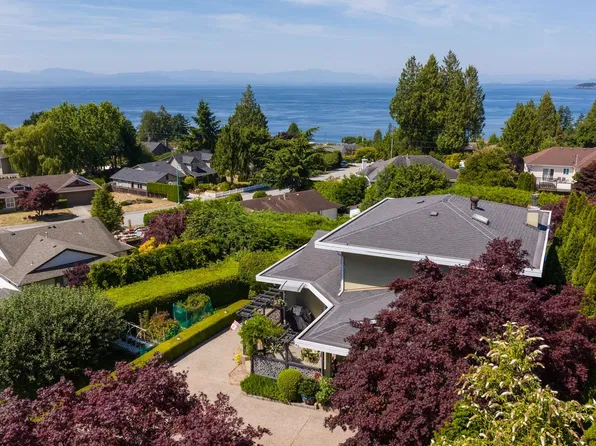 4827 Bluegrouse Dr, Sechelt, BC V7Z 0E9