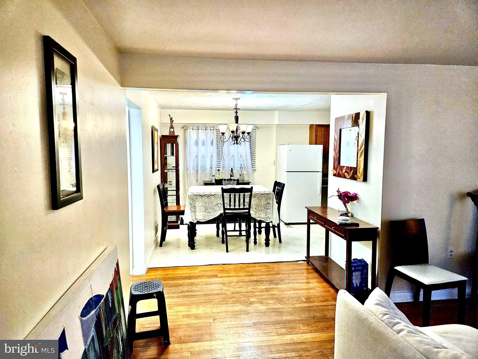 3 bed, 2.0 bath, 1161 sqft, $2,500 — Photo 3
