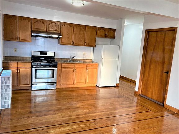 5th image of 5215 73rd St Floor 2