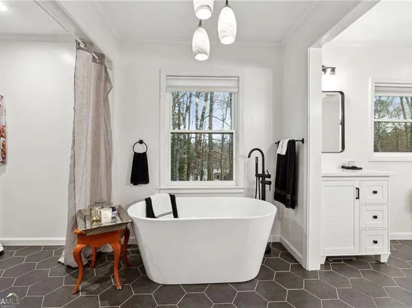 650 Hunterhill Ct, Roswell, GA 30075