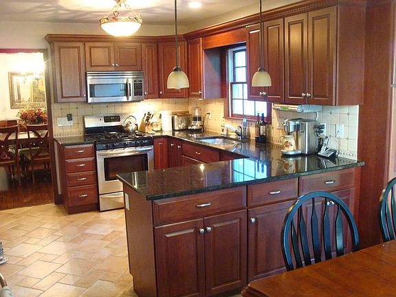 4th image of 71 Strathmore Ln