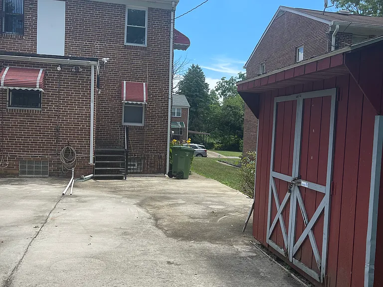 3706 Howard Park Ave — Photo 2