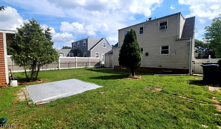 183 Reeve Ter — Photo 34