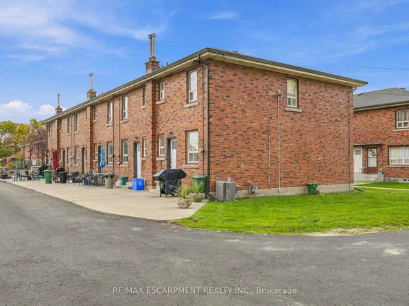 424 F E 42nd St, Hamilton, ON L8T 3A9