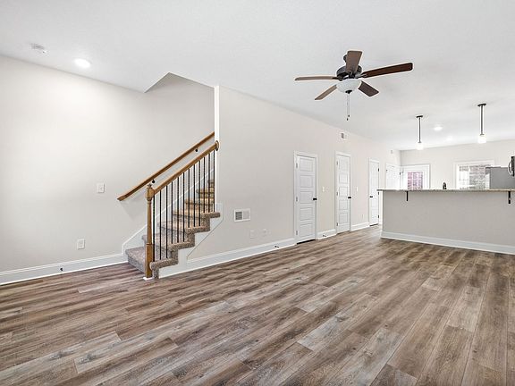2nd image of 441 Oak St #B
