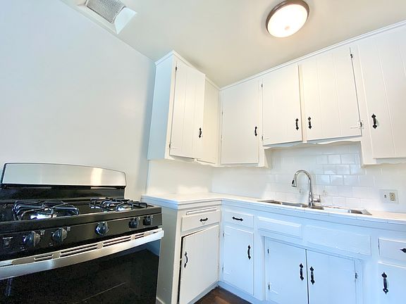 2nd image of 11931 Hart St Unit M