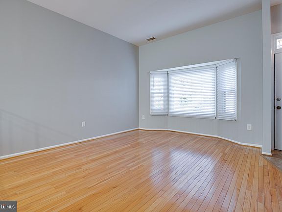 5th image of 9849 Oakdale Woods Ct