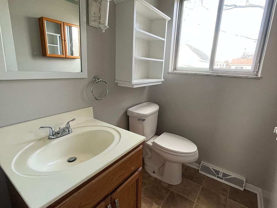 1st image of 3287 Simmons Dr