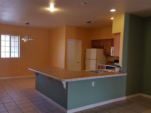 3rd image of 617 E Angelica St