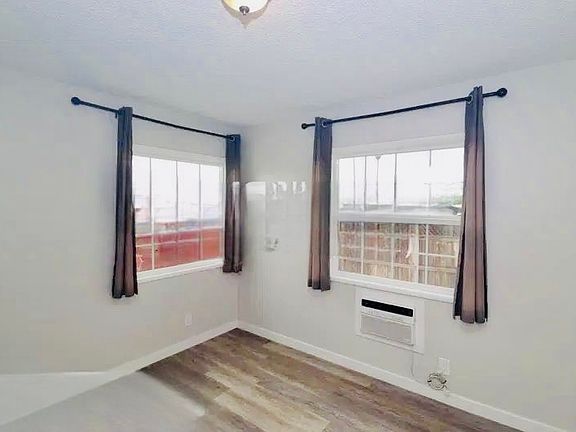 5th image of 4834 Castle Ave #4