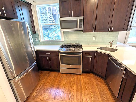 4th image of 1517 Waller St APT 2